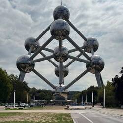 102 Meter hoch, 9 Kugeln mit je 22m Durchmesser