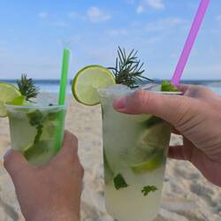 So ein Caipirinha am Strand hat schon was