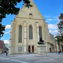 Reformierte Kirche mit Statue des heiligen Georgs