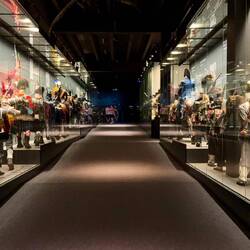 Sehr eindrucksvoll die Galerie der Uniformen aller Armeen und Dienstgrade