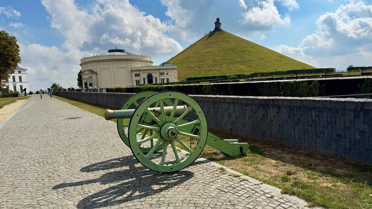 Memorial 1815 mit Löwenhügel und Panorama Gemälde