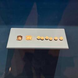 Geschossen wurde mit ca. 2cm großen Steinkugeln und Feuersteinen