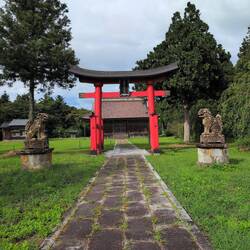 Schrein auf dem Weg zum Onsen