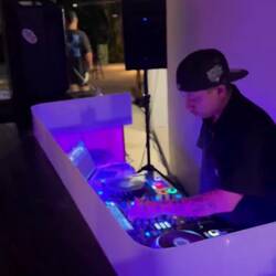 Dj im Hostel gestern