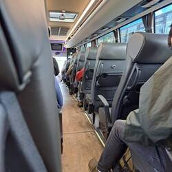 Die Busse haben USB Ladedosen und WiFi