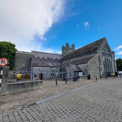 6 Black Abbey, die nicht aufgrund des dunklen Gemäuers so heißt, sondern wegen der Mönchskutten