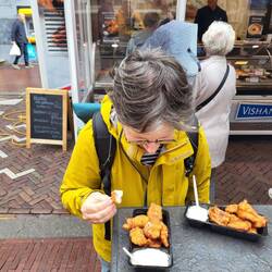 Fischbrötchen gibt es hier nur mit Milchbrötchen, dann doch besser Kibbeling.