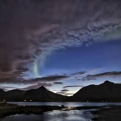 Es tanzte auch über die Bucht, würde aber schnell von den Wolken geschluckt