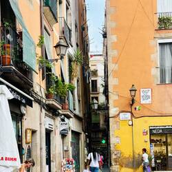 This one looked like Ian could touch the walks either side!! He didn't try...