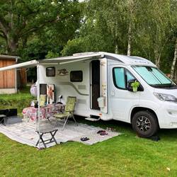 Keine direkten Nachbarn und genug gross