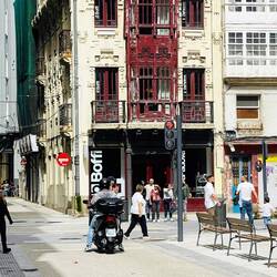 Un poco mal mantenido