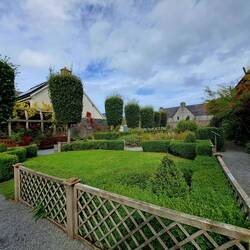 Der Garten am Rothe House ist groß und wirklich schön