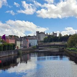 20 John's Bridge und dahinter Kilkenny Castle