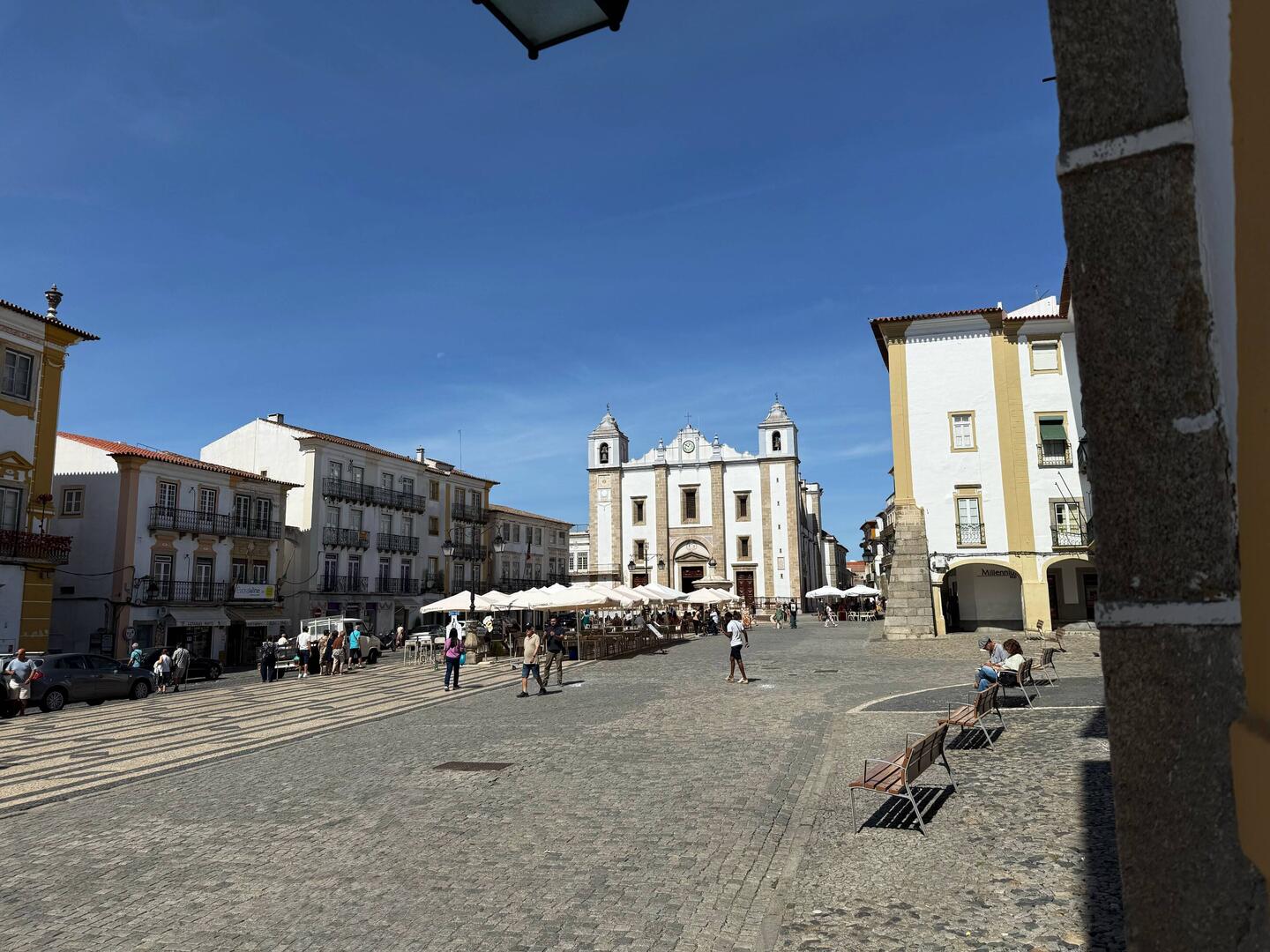 Giraldo Square in Evora. The square and buildings date from 16th century