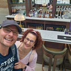 Die Bar in der Lounge, unser Warte-Upgrade