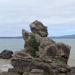 Stein mit menschlichem Gesicht