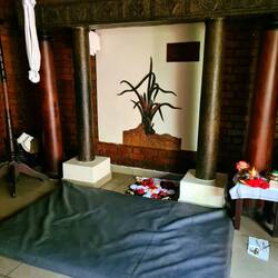 Für die Fußmassage die Matte, der Strick zum Festhalten für die Masseurin