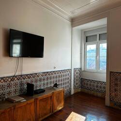 Wohnzimmer mit hauptsächlichen Blick auf anlegende Kreuzfahrtschiffe