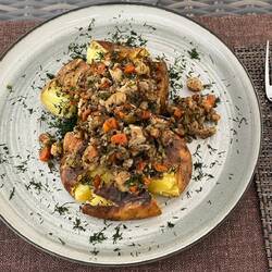 Mit regionalen Spezialitäten - Kartoffeln mit Hering und Gemüse