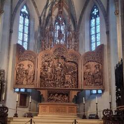 Der reichgeschmückte Altar