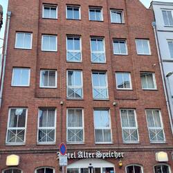 Unser Hotel - außen hui...