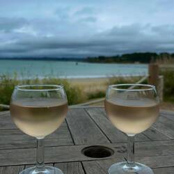 ach hatte ich ganz vergessen zu erwähnen, ein Weinchen am Strand hatte sich auch noch ergeben 🥂