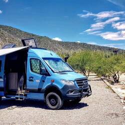 Lunch break. Being located at approximately 2400 m altitude, the temperature is pleasant (ca. 22 C).