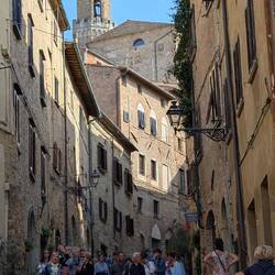 Samstag morgen in Volterra Gassen
