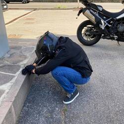 Vu qu'il n'y a rien par terre, Valérie a du faire dans sa culotte