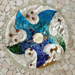 Spot the cups and saucers!