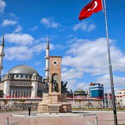 Taksim-Platz & Moschee