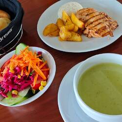 Lunch-Time im Serenity Comfort Hotel