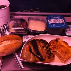 Sehr leckeres Hähnchen-Menü ... sieht auf dem Bild nicht sonderlich gut aus 🫣