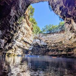 Melissani Höhle