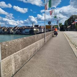 Brückenübertritt von Rheinfelden DE zu Rheinfelden CH, links gleich bei der Brücke unser Hotel