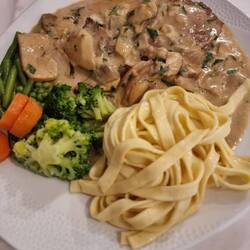 Und Kalbssteak mit Steinpilzen - excellent