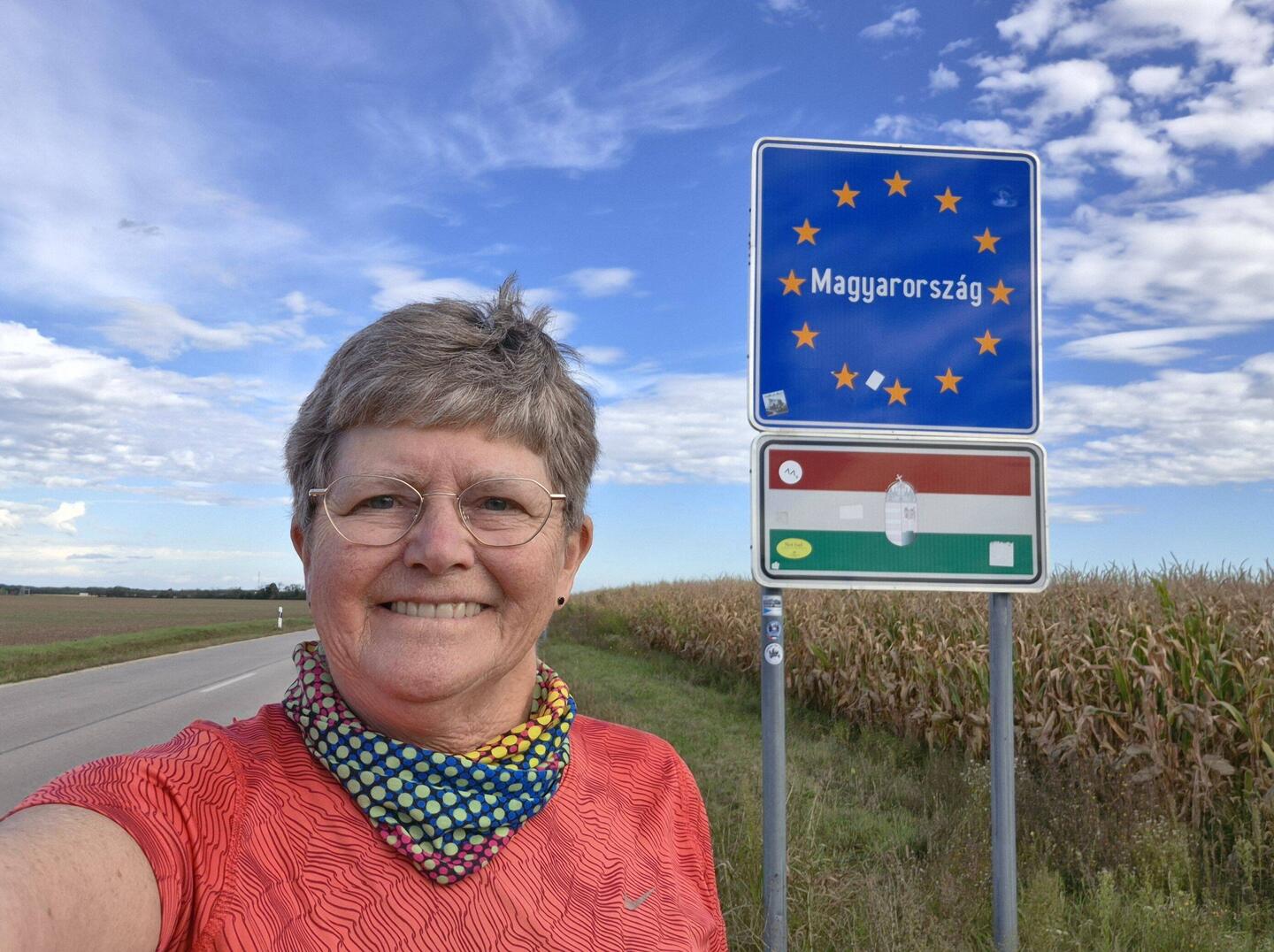 Vlak voor het Drielandenpunt arriveer ik in Magyarország.