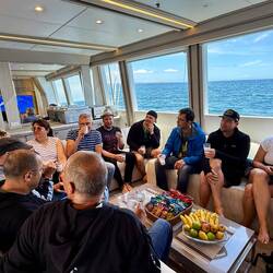 Die Ansage ist: Erst mal entspannen, getaucht wird erst morgen