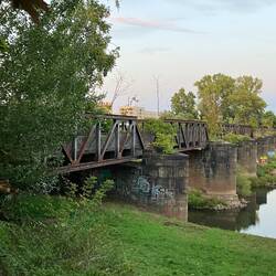 weitere Überreste der stillgelegten Bahnstrecke (ob hier noch Bauwerksinspektionen erfolgen?)