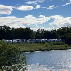 in Reih und Glied, wie auf einer Perlenkette, 4. 🚐 von rechts