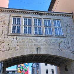 Hier begann 1951 der Neuaufbau der am 16.1.1945 zerstörten Stadt