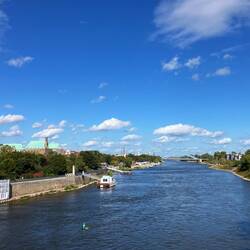 Die Elbe flussabwärts