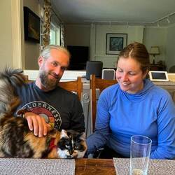 Auch die Katze Bella wollte noch ein letztes Mal kuscheln kommen