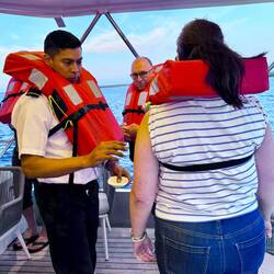 Hier wird die Weste auf Funktionstüchtigkeit getestet