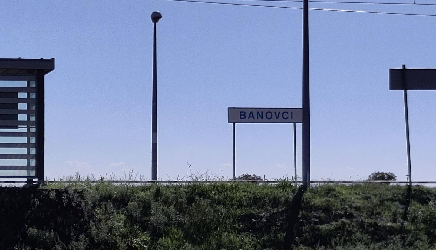 Das Dorf ist sogar an die Bahlinie Zagreb-Novi Sad-Belgrad angeschlossen