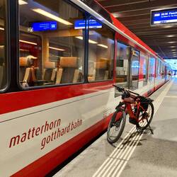 Passt zur Bike Tour: Ankunft in Zermatt mit dem langsamsten Schnellzug der Welt, dem Glacier Express