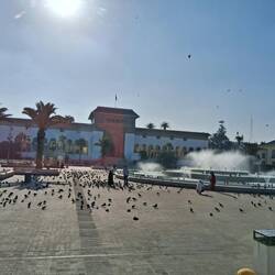 Stadtplatz mit Rathaus.