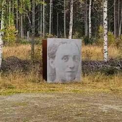 Kunstwerk "Nybyggarkvinnan"