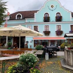 Der Grill des "Drei Hacken" steht auf dem Marktplatz