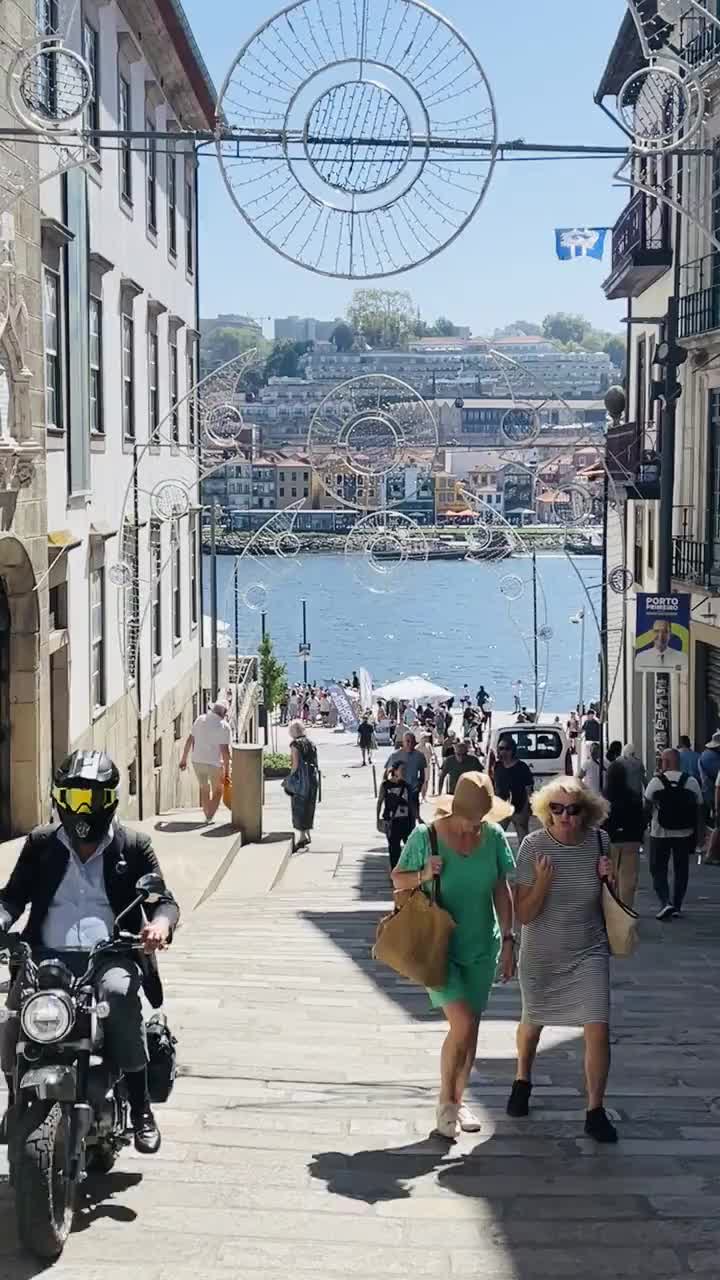 Un vídeo que representa el movimiento permanente de la ciudad